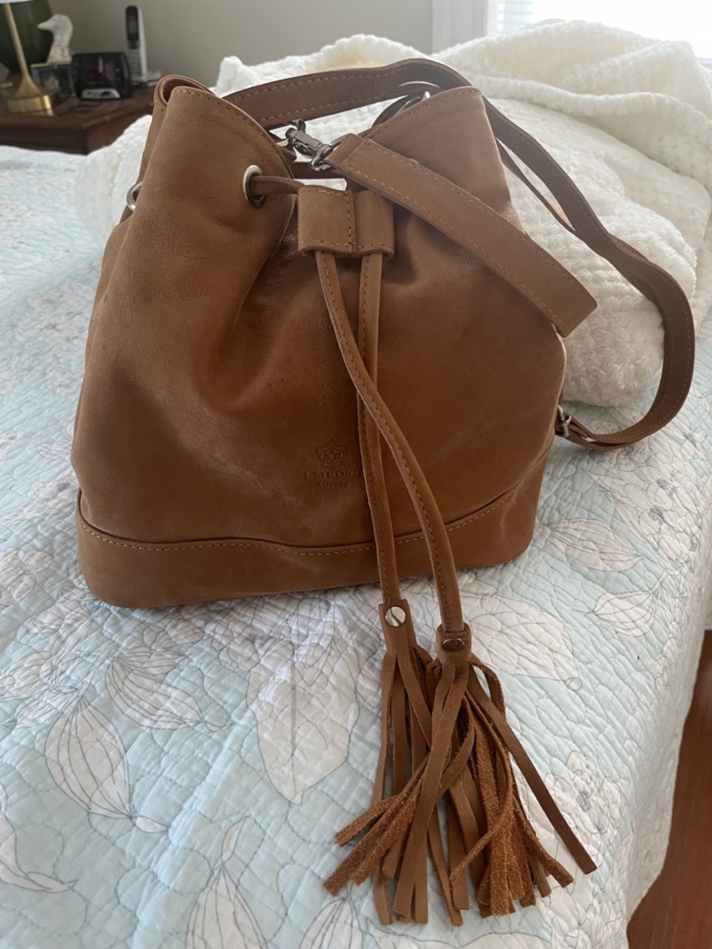 I Medici Classic Drawstring Bucket Shoulder Bag in Tan